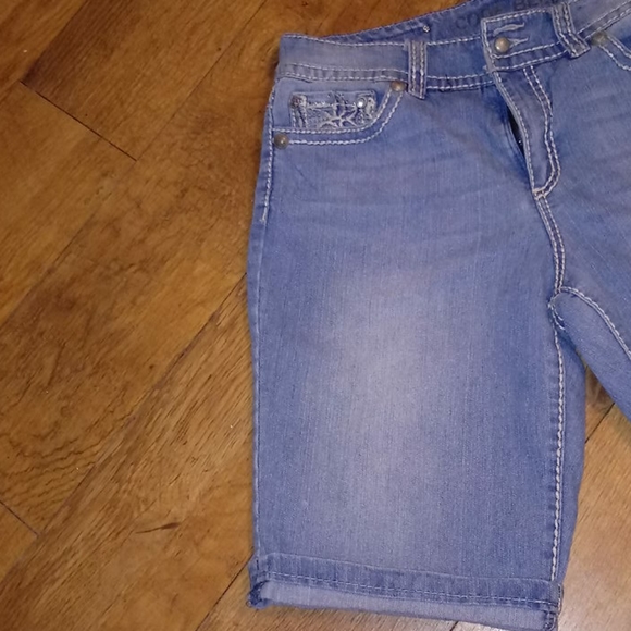 A Code Bleu Bermuda jean shorts - Picture 3 of 8